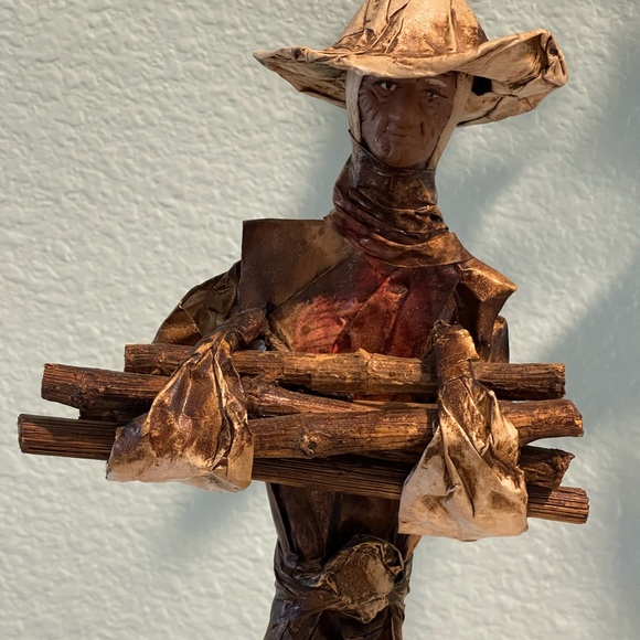 Mexican folk art paper mache villager figurine carrying a stack of wood, Vintage - Picture 4 of 11